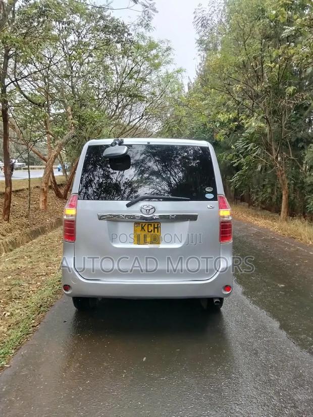 Toyota Noah 2008 Silver