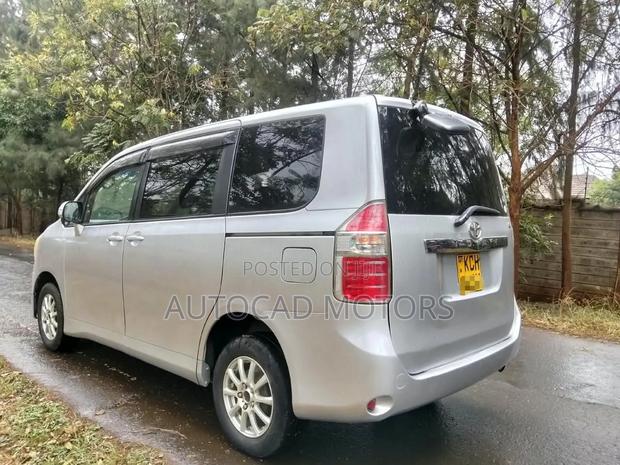 Toyota Noah 2008 Silver