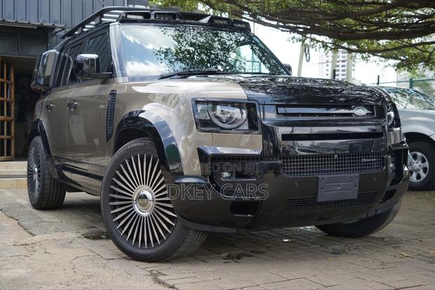 Land Rover Defender 2023 Gray