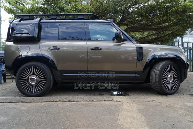 Land Rover Defender 2023 Gray