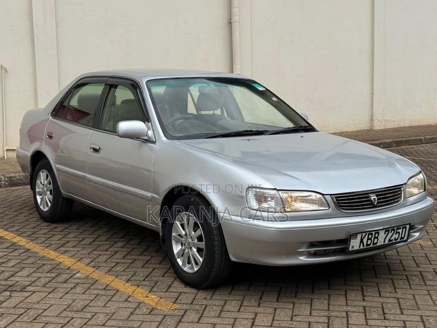 Toyota Corolla 1999 Silver