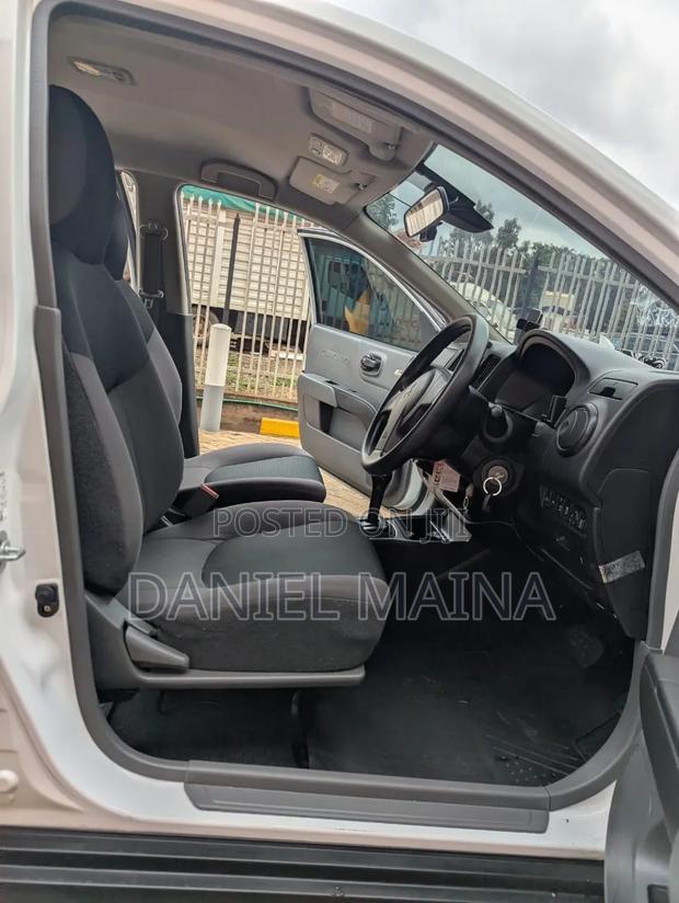 Nissan Advan 2018 White