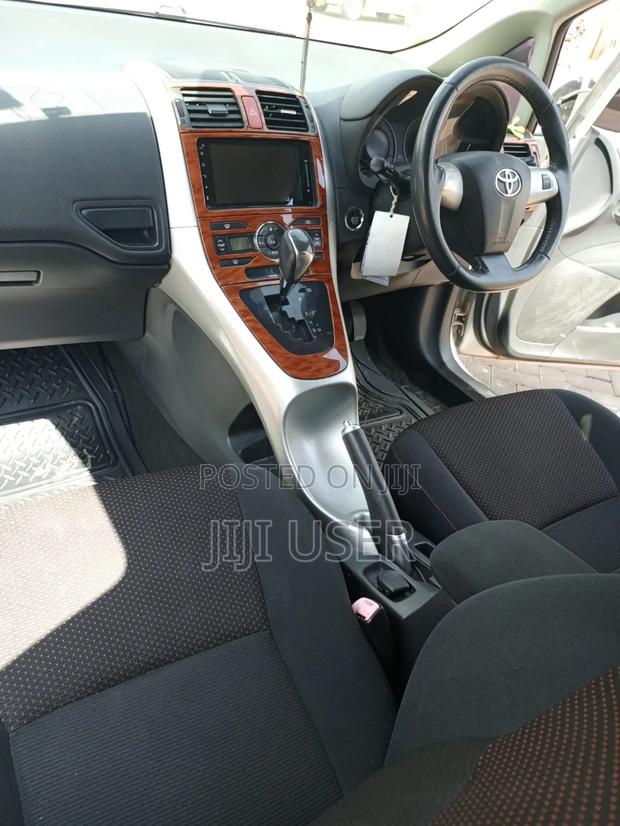 Toyota Auris 2010 Silver