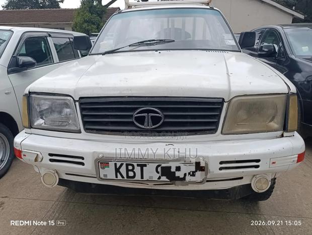 Tata Xenon 2012 White