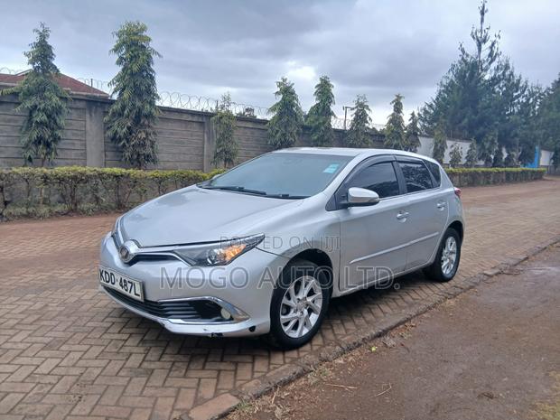 Toyota Auris 2015 Silver