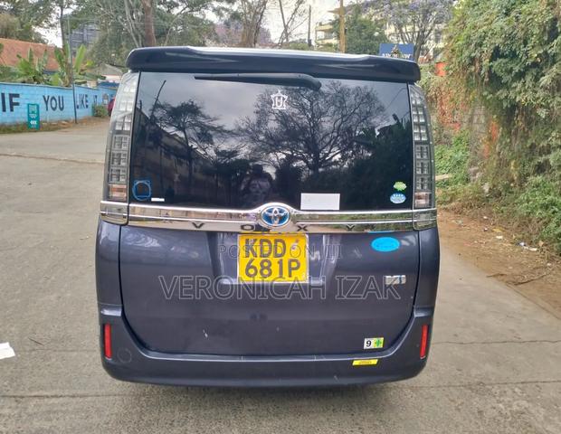 Toyota Voxy 2014 Blue