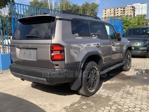 Toyota Land Cruiser Prado 2.7 2024 Silver