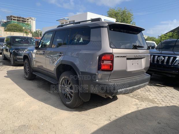 Toyota Land Cruiser Prado 2.7 2024 Silver