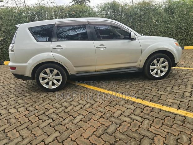 Mitsubishi Outlander 2012 Silver