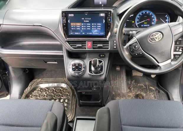Toyota Voxy 2014 Blue