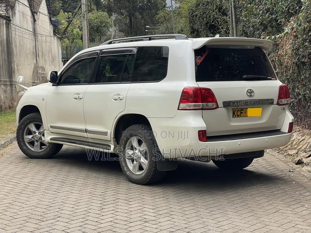 Toyota Land Cruiser 2008 White