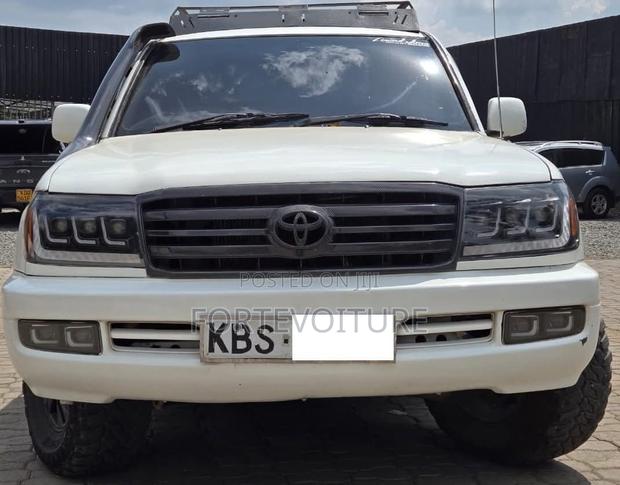 Toyota Land Cruiser 2006 White