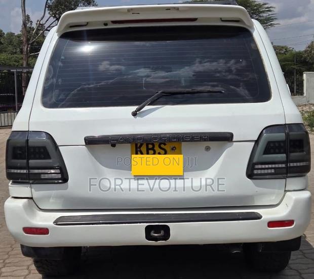 Toyota Land Cruiser 2006 White