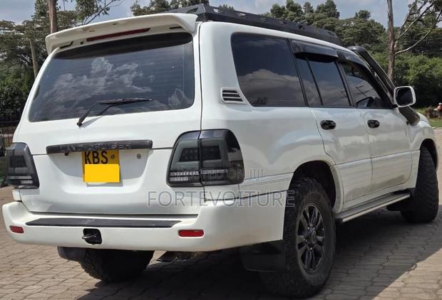 Toyota Land Cruiser 2006 White