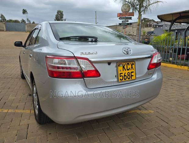 Toyota Premio 2012 Silver