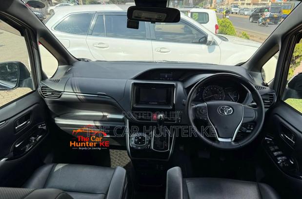 Toyota Esquire 2019