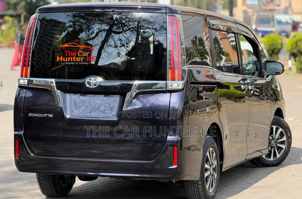 Toyota Esquire 2019