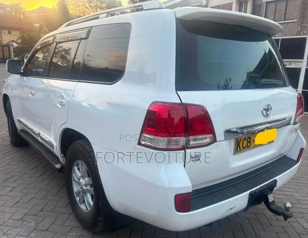Toyota Land Cruiser 2007 White
