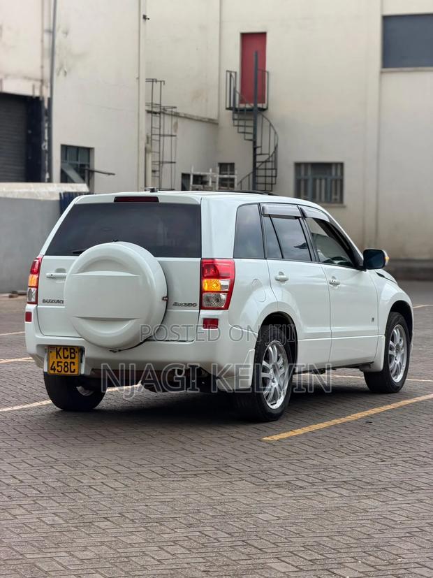 Suzuki Escudo 2008 White