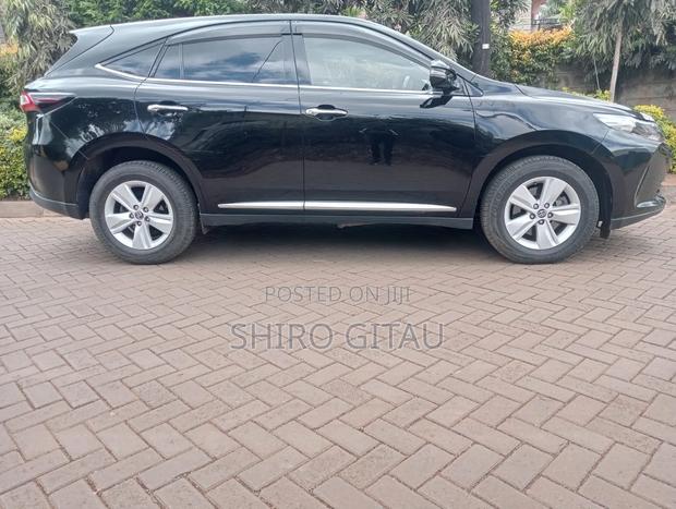Toyota Harrier 2.0 4WD 2017 Black