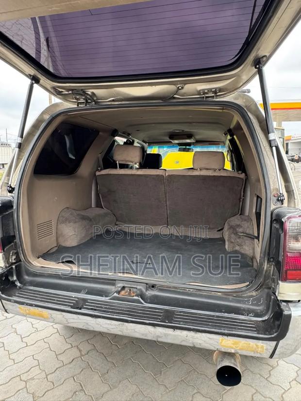 Toyota Hilux Surf 2001 Gold