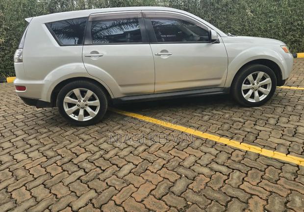 Mitsubishi Outlander 2012 Silver