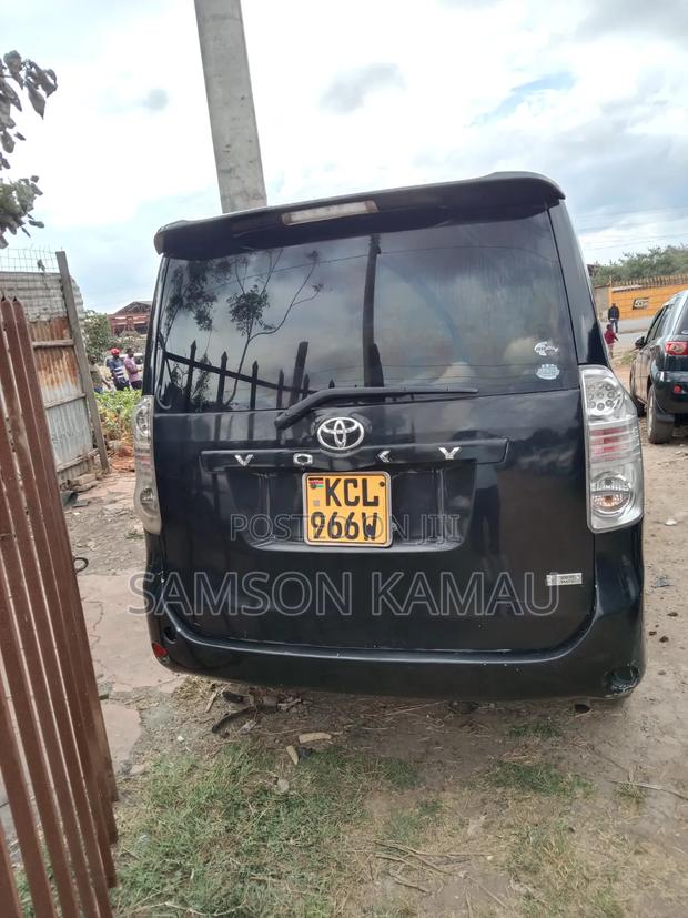 Toyota Voxy 2010 Black
