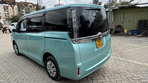 Toyota Noah 2016 Blue