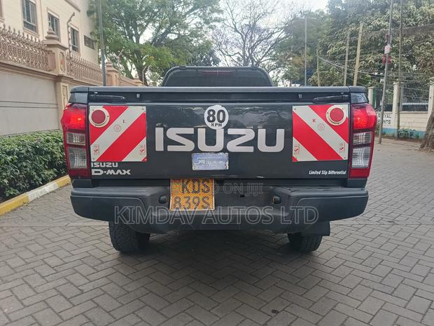 Isuzu D-MAX 2025 Gray