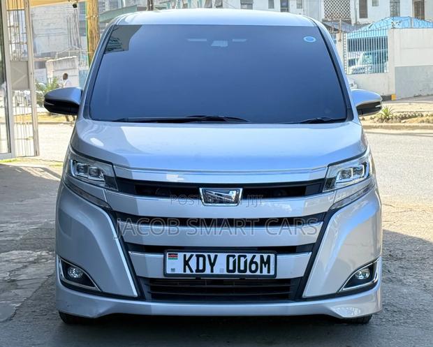 Toyota Noah 2019 Silver