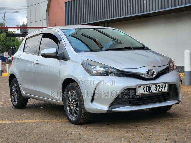 Toyota Vitz 2015 Silver