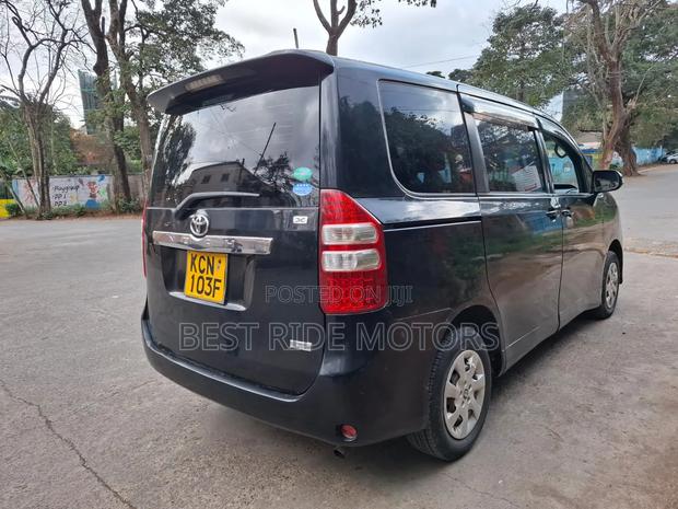 Toyota Noah 2.0 158hp FWD (8 Seater) 2010 Black