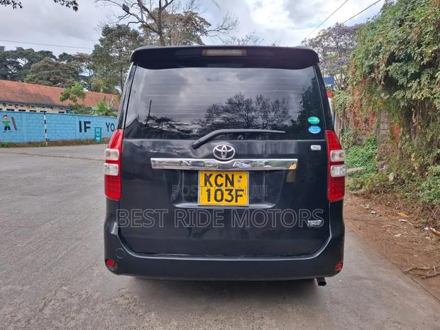 Toyota Noah 2.0 158hp FWD (8 Seater) 2010 Black