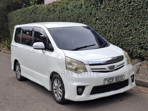 Toyota Noah 2012 White
