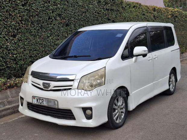 Toyota Noah 2012 White