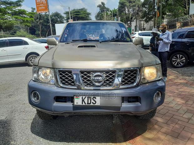 Nissan Patrol 2009 Gold