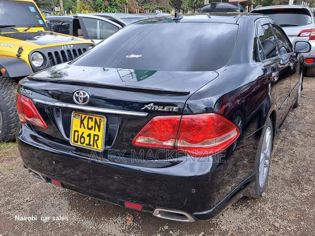 Toyota Crown 2010 Black