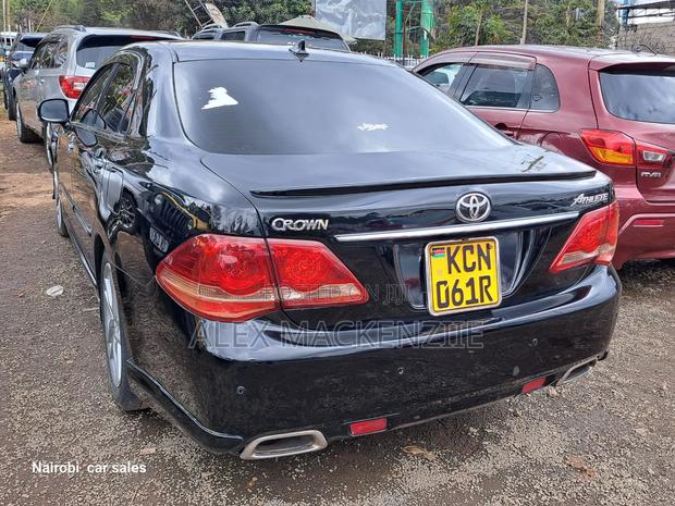 Toyota Crown 2010 Black