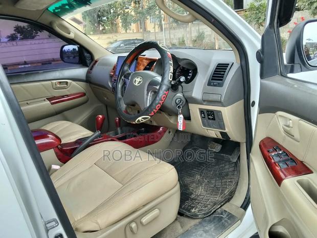 Toyota Hilux 2.5 D-4D 4X4 SRX 2011 Off white