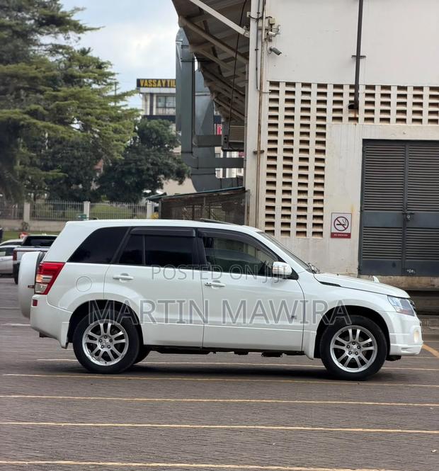 Suzuki Escudo 2008 White