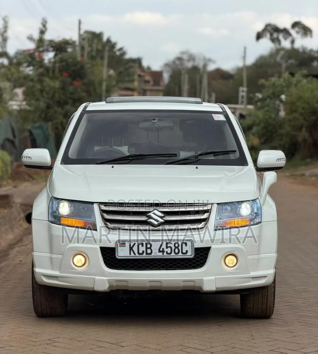 Suzuki Escudo 2008 White