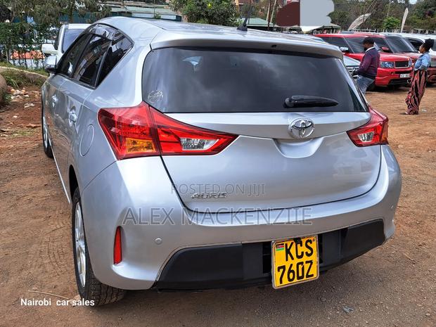 Toyota Auris 2012 Silver