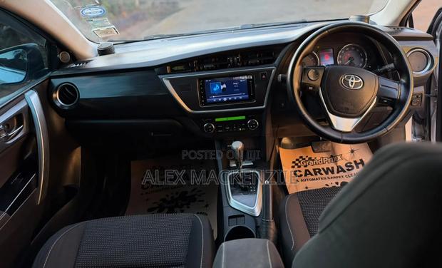 Toyota Auris 2012 Silver