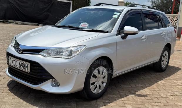 Toyota Corolla Fielder 2015 Silver