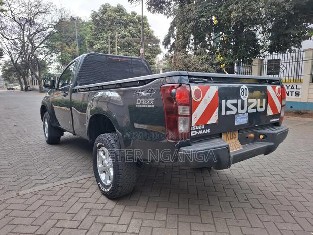 Isuzu D-MAX 2025 Gray