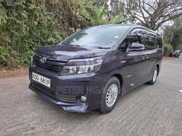 Toyota Voxy Hybrid X 2WD 7-Seater 2014 Blue