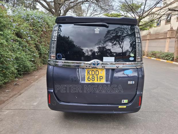 Toyota Voxy Hybrid X 2WD 7-Seater 2014 Blue