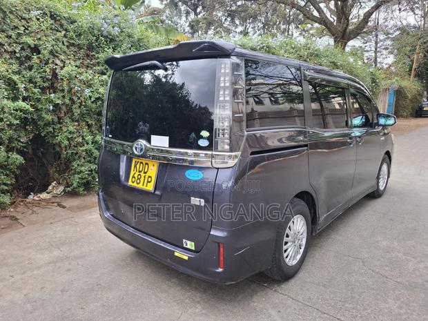Toyota Voxy Hybrid X 2WD 7-Seater 2014 Blue
