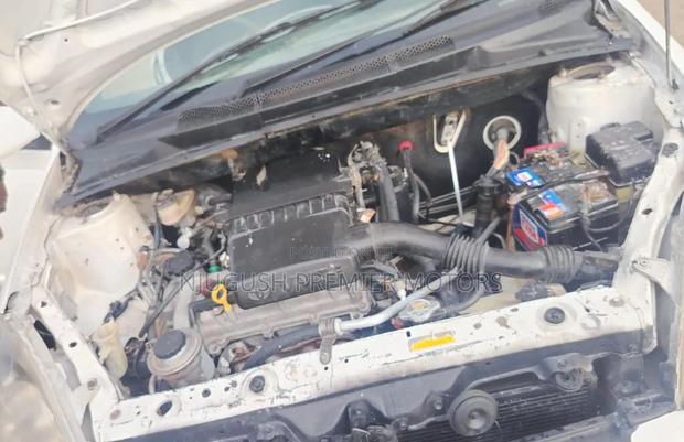 Toyota Vitz 2002 White