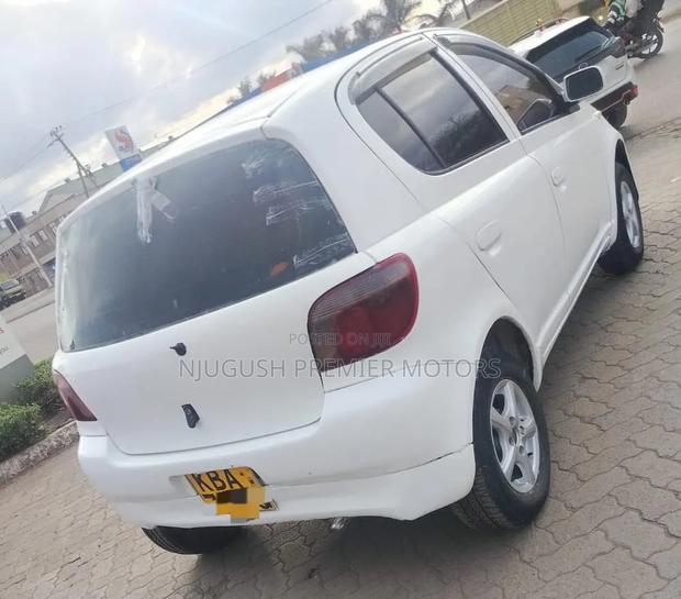 Toyota Vitz 2002 White